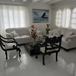 Hermosa Casa Familiar